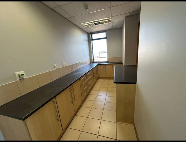898M² OFFICE TO LET IN SANDTON CENTRAL